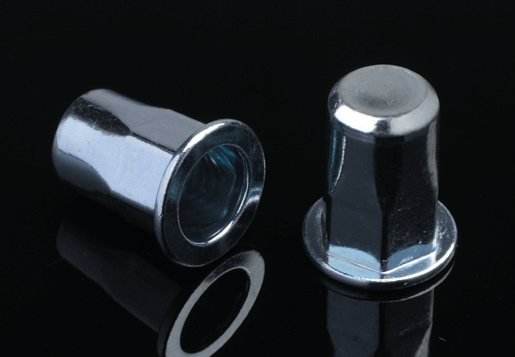 Tuerca de remache de acero de cabeza plana